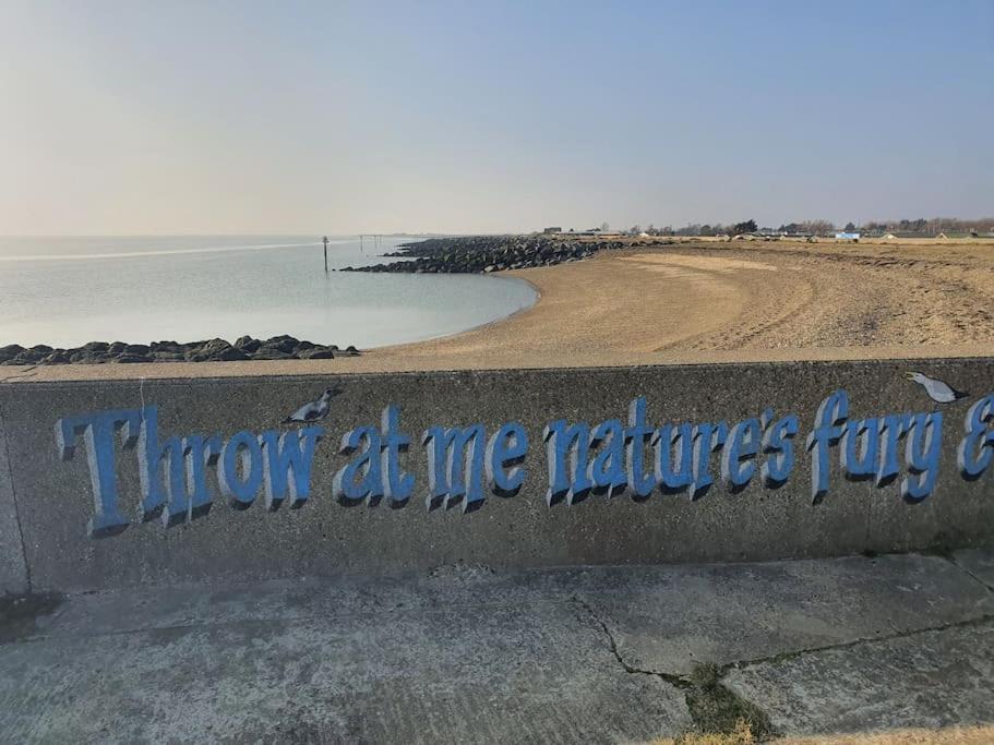Awave From It All - Escape The City Life Jaywick Sands Zewnętrze zdjęcie